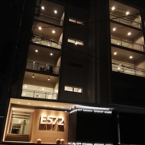 E572
